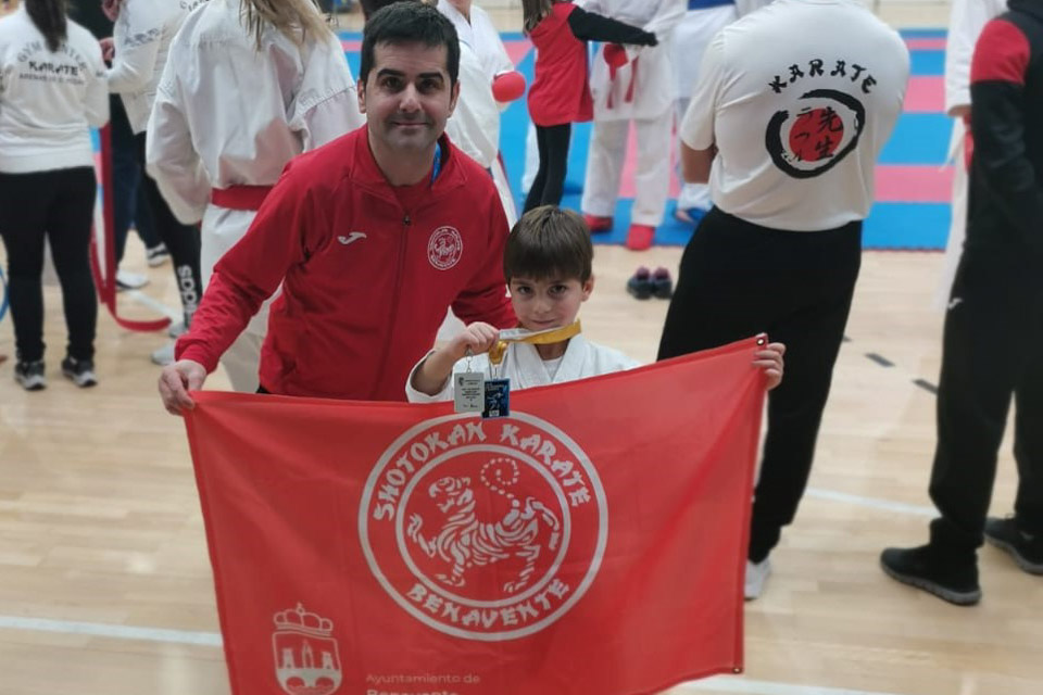 El Shotokan Benavente celebra el éxito de Mario Ballesteros en la I Fase de la Liga Infantil