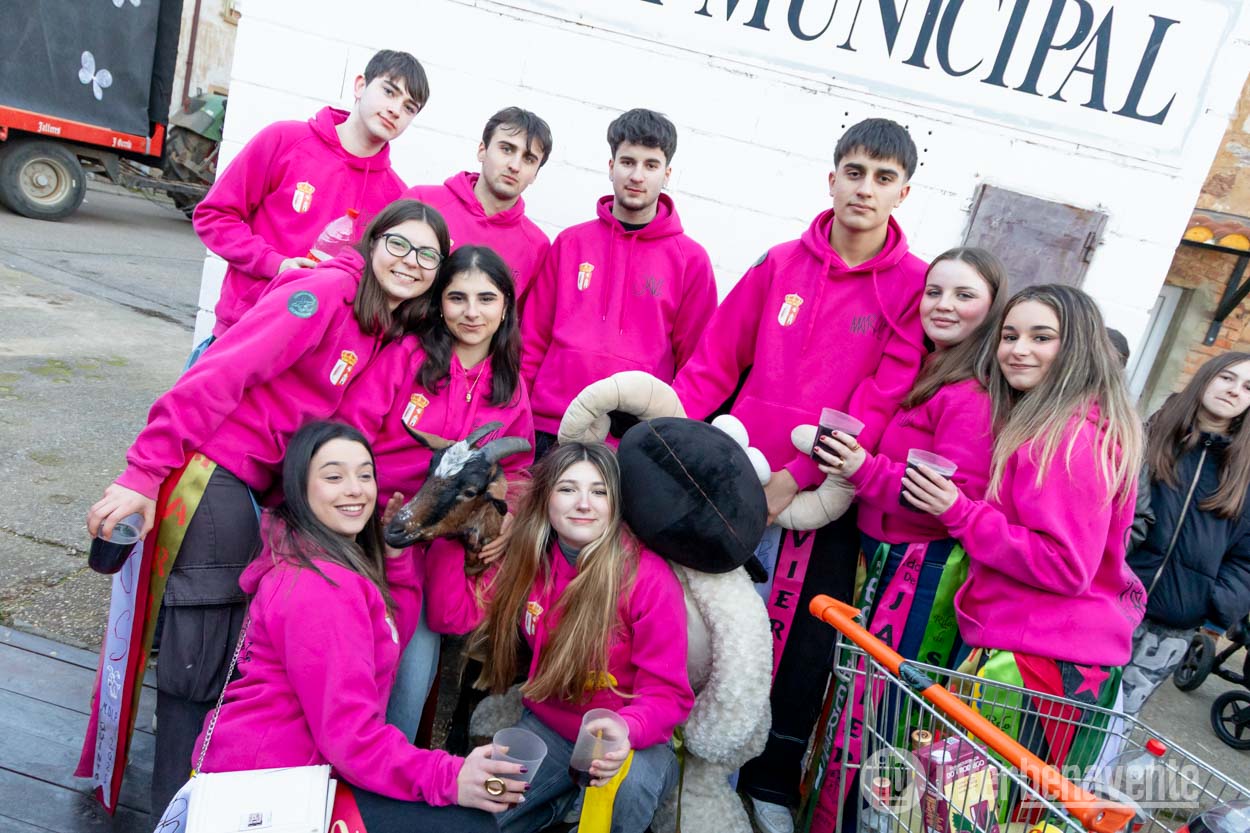 Tradici&oacute;n, disfraces, quintos y una cabra, as&iacute; se viven las fiestas en Manganeses de la Polvorosa