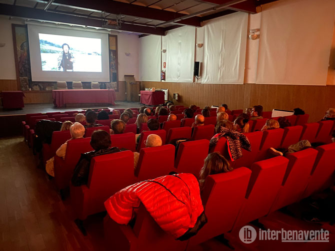 Benavente cede gratuitamente las 132 butacas retiradas de la Casa de Cultura la Encomienda al Ayuntamiento de Castrogonzalo