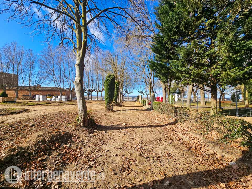 Las obras de los Paseos de la Mota “a buen ritmo” a punto de empezar con la peatonalización frente al Parador