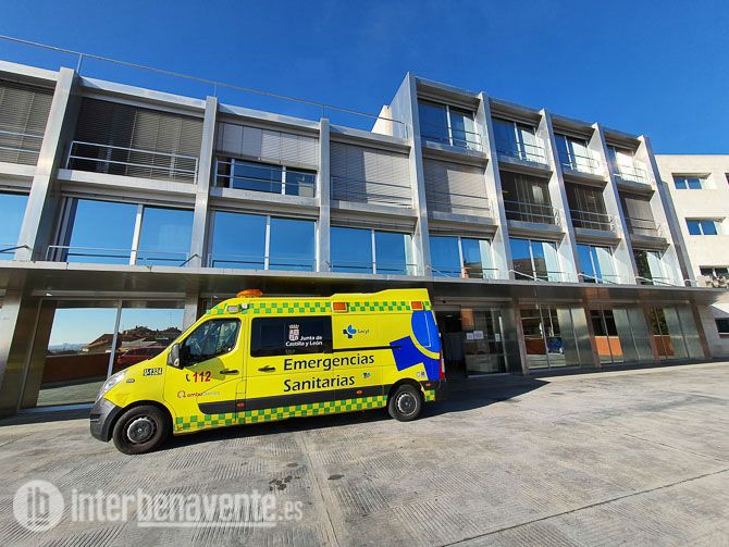 Una mujer herida tras supuestamente ser arrojada desde un tercer piso y varios detenidos en investigaci&oacute;n