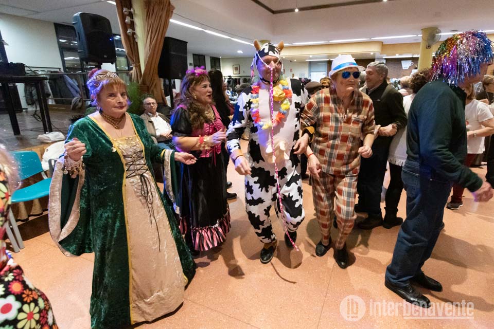 Diversi&oacute;n para mayores en el Centro  La Vega de Benavente