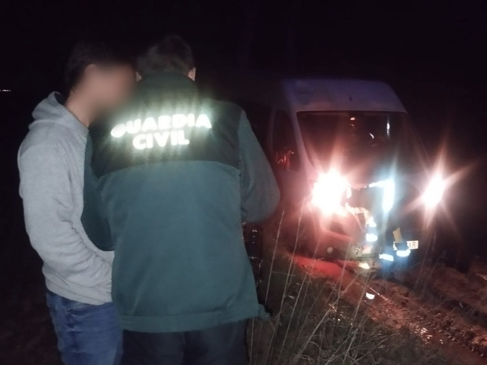 Un error del GPS deja atrapadas dos furgonetas con un equipo de fútbol infantil en un camino zamorano