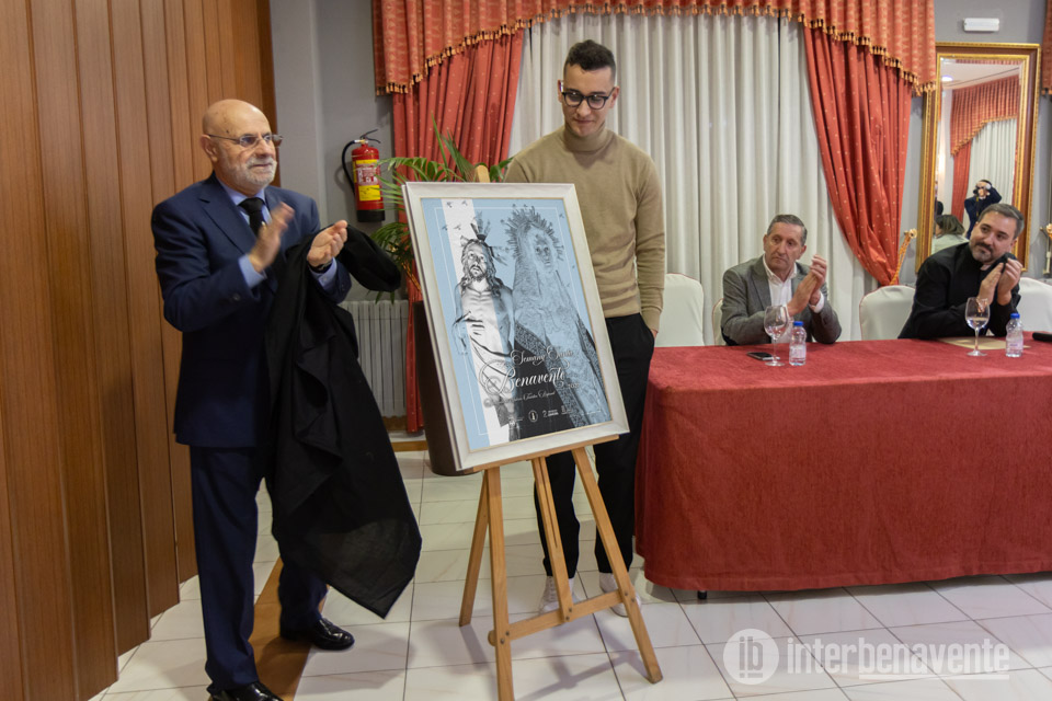 Un cartel de Manu Maniega representando la Ca&iacute;da del Manto ser&aacute; la imagen de la Semana Santa de Benavente en 2026