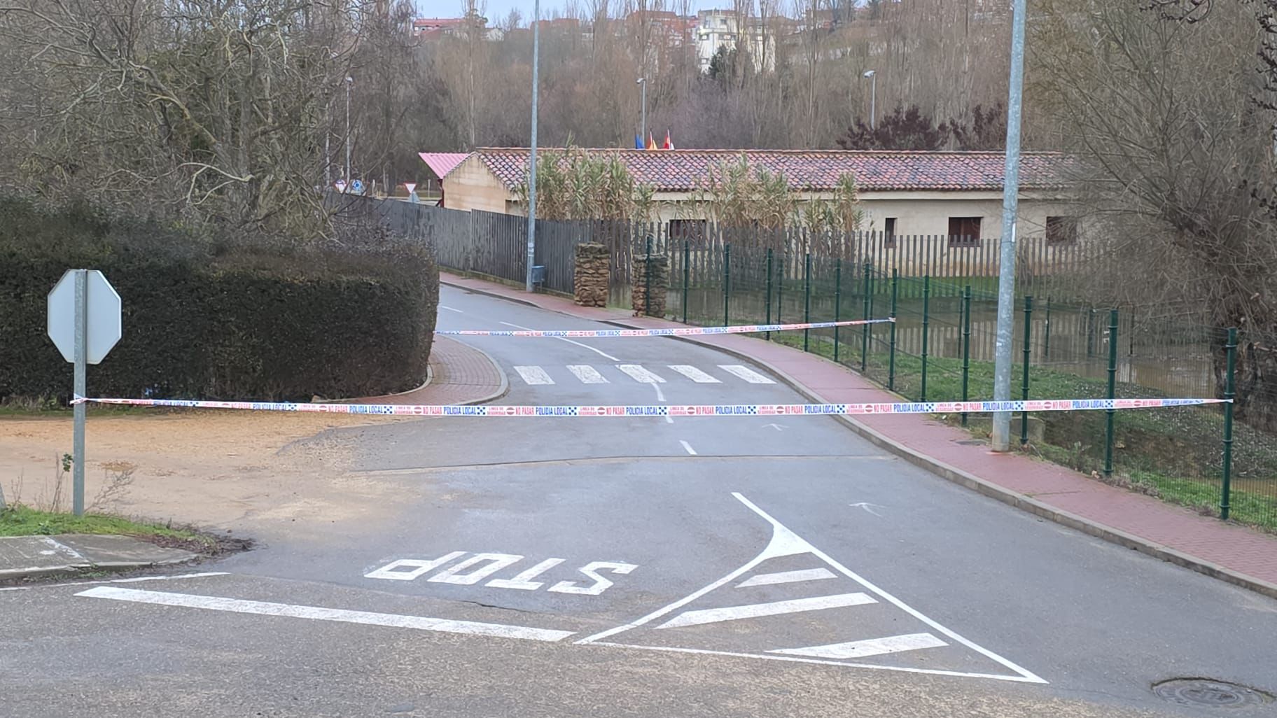 Cortado el acceso al Camino de las Huertas en Benavente por la crecida del r&iacute;o &Oacute;rbigo