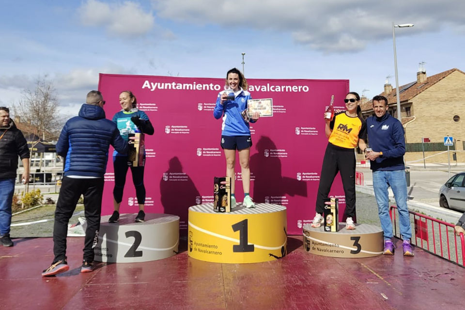Estefanía González del Benavente Atletismo en lo alto del podio femenino en Navalcarnero