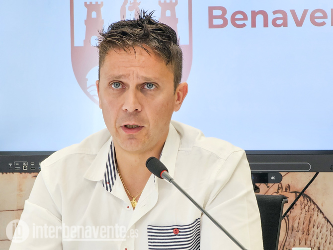 El ganador del cartel de las fiestas del Toro Enmaromado se llevar&aacute; 1.000 euros y su peso en vino