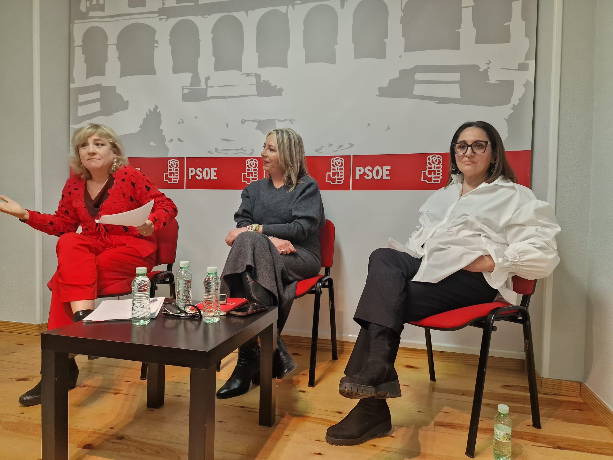 La atención a las personas mayores, el centro de debate en la charla organizada por el PSOE de Benavente