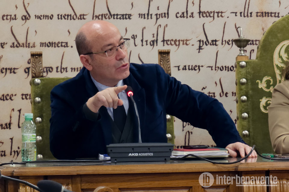 El Ayuntamiento sacar&aacute; adelante modificaciones de cr&eacute;dito para la reforma de la Plaza Virgen de la Vega o la pavimentaci&oacute;n de la Carretera Le&oacute;n