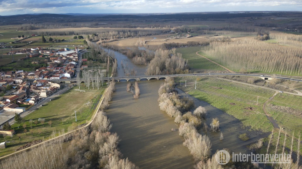 Los ríos en imágenes aéreas: Así está el Órbigo en Santa Cristina de la Polvorosa