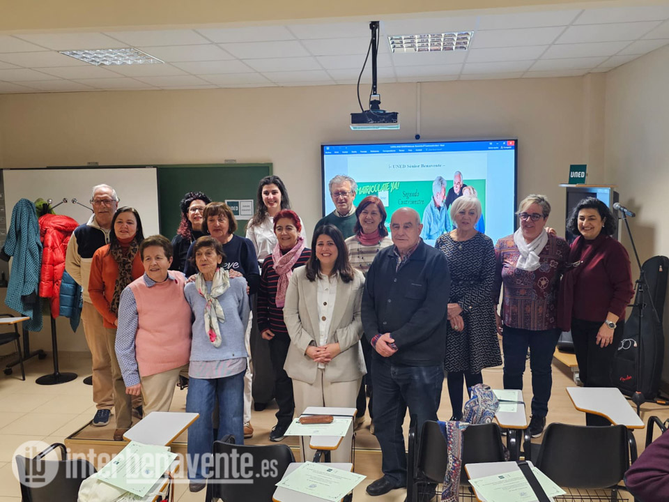 La UNED cierra el primer semestre del curso con 64 diplomados senior