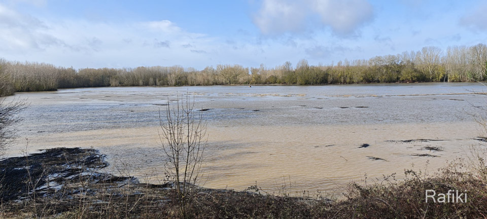 El caudal del río Esla aumenta a su paso por Bretó  que sube a nivel naranja