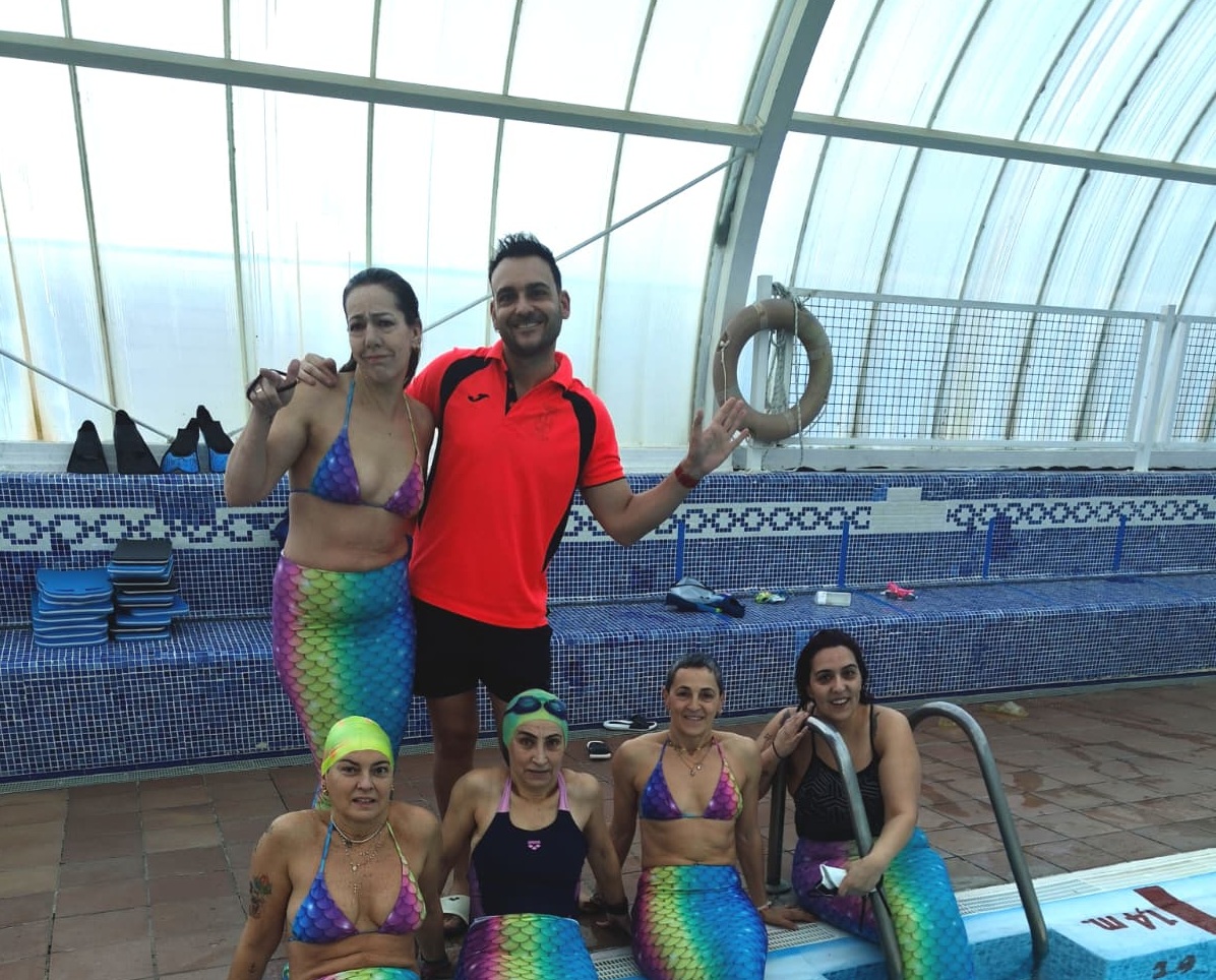 Sirenas carnavaleras en las piscinas de Benavente