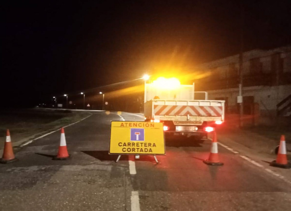 Corte total de la carretera entre Quintanilla de Urz y Quiruelas por riesgo estructural en un paso inferior