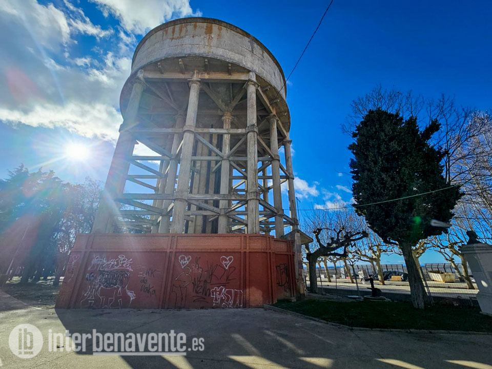 Una avería en una tubería que sale del Depósito de la Mota condicionará el suministro de agua a los usuarios de la zona