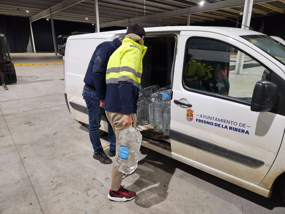 La Diputación abastece con agua embotellada a Fresno de la Ribera por turbidez en la red