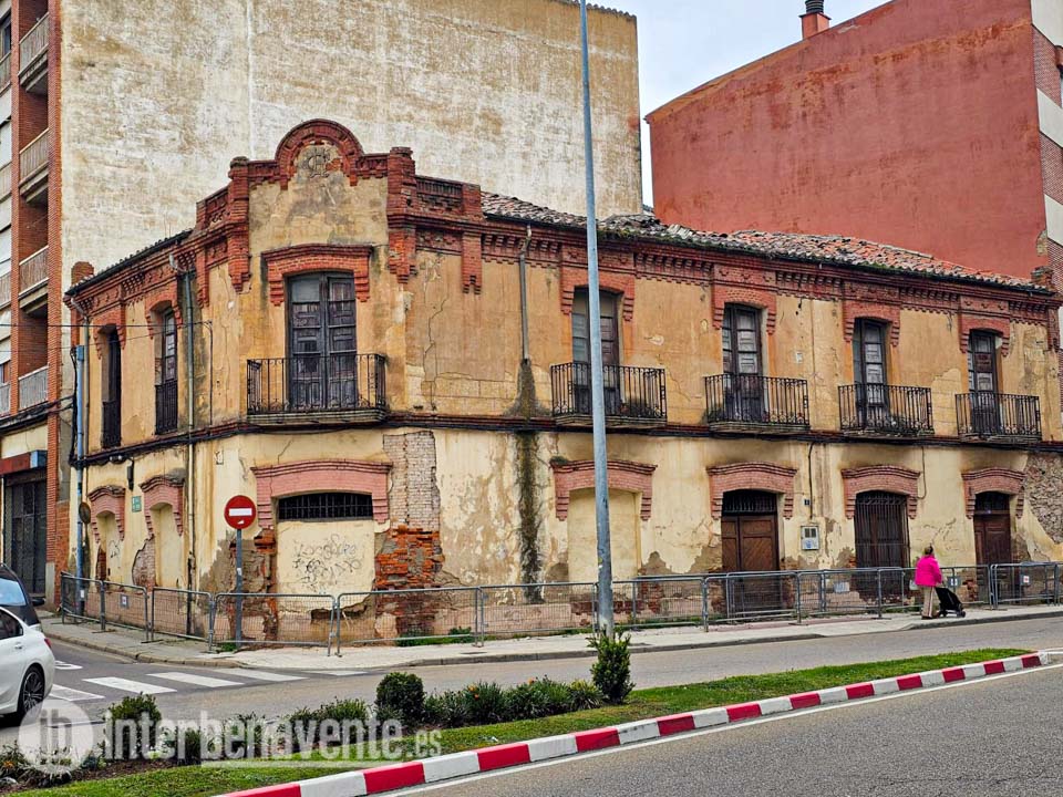 El Ayuntamiento de Benavente inicia un nuevo expediente de ruina del edificio centenario en la Avenida el Ferial
