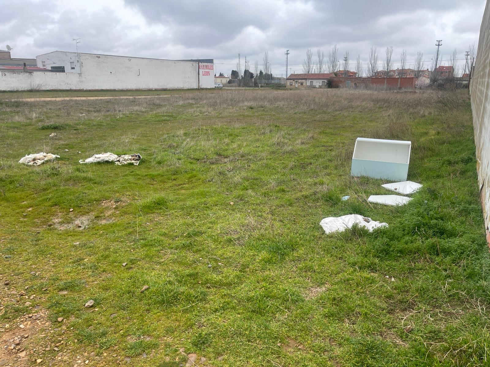 IU hace un llamamiento a la responsabilidad ciudadana  ante “el indecente estado de suciedad de las zonas aledañas a Benavente”