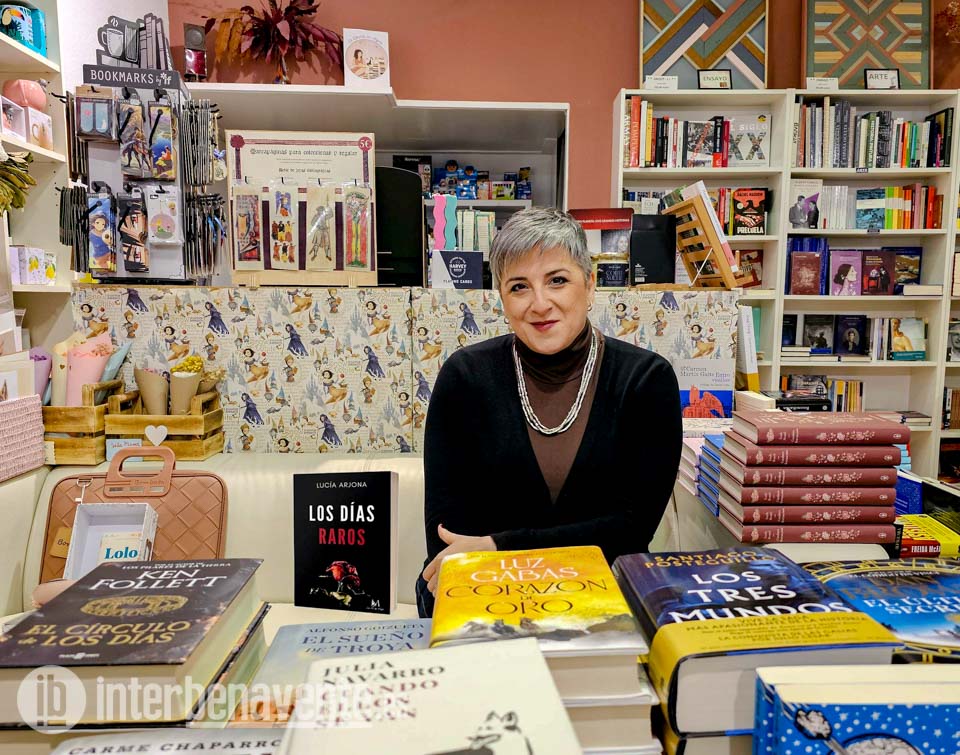 Escritora Luc&iacute;a Arjona: &ldquo;ahora mismo las mujeres tenemos un momento muy dulce en el mundo literario&rdquo;