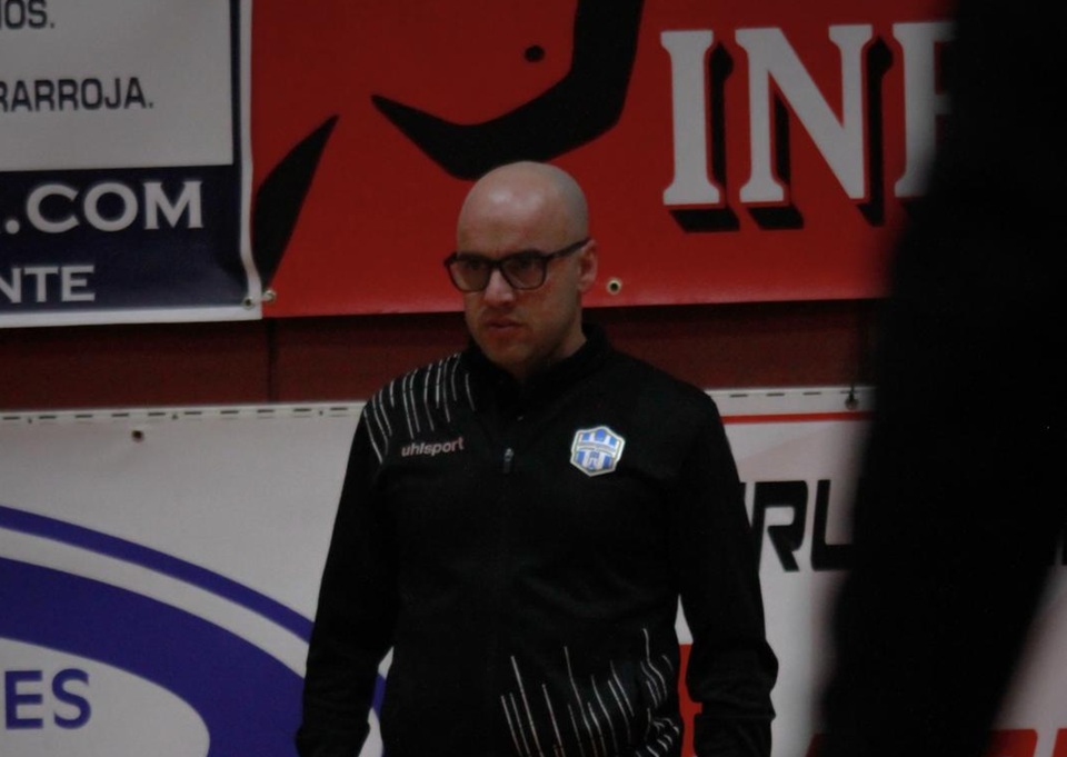 Miguel Ángel Macías presenta su dimisión como entrenador del Caja Rural Atlético Benavente