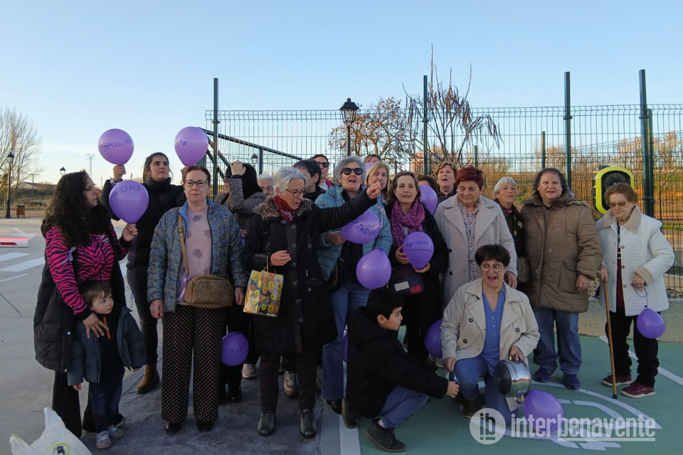 Pobladura del Valle celebra un 8M espontáneo por iniciativa de la Asociación Atardecer