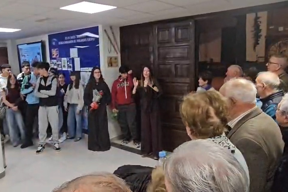 El recuerdo de Carlos Fresno se quedará para siempre en el IES Los Sauces, que le rinde homenaje y descubre una placa en su honor