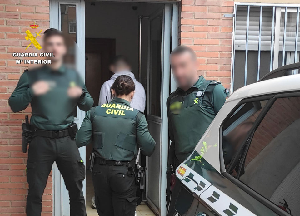 La Guardia Civil rescata a una mujer retenida en su vivienda contra su voluntad