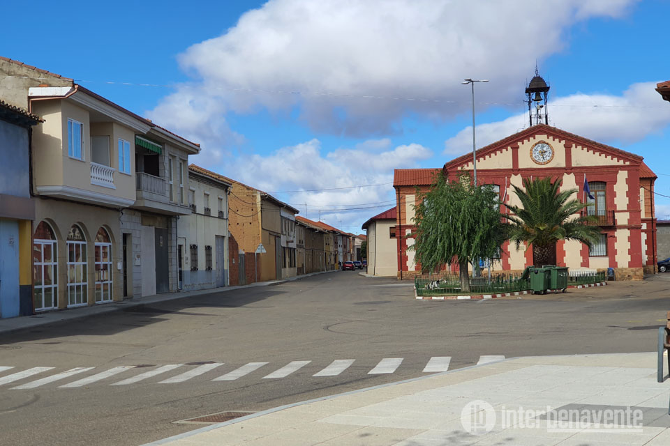 San Cristóbal acusa al pedáneo de Santa Colomba de extralimitarse y defiende su gestión e inversiones