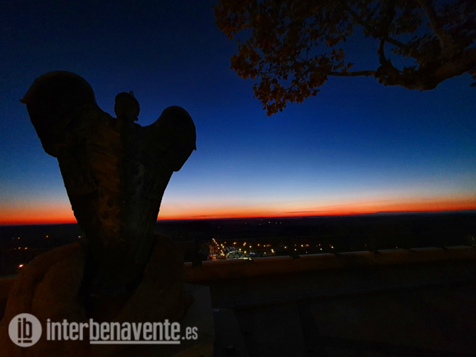 El Ayuntamiento de Benavente contrata con una empresa local el suministro de gafas para contemplar el eclipse solar