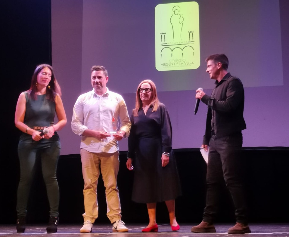 El Colegio Virgen de la Vega, reconocido en la IV Gala del Donante de Sangre por su proyecto &ldquo;La Vega Dona&rdquo;