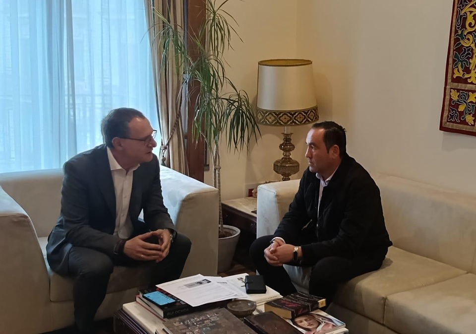 El Subdelegado del Gobierno anuncia al Alcalde de Fuentes el inicio de las obras en la rodadura de la N-610