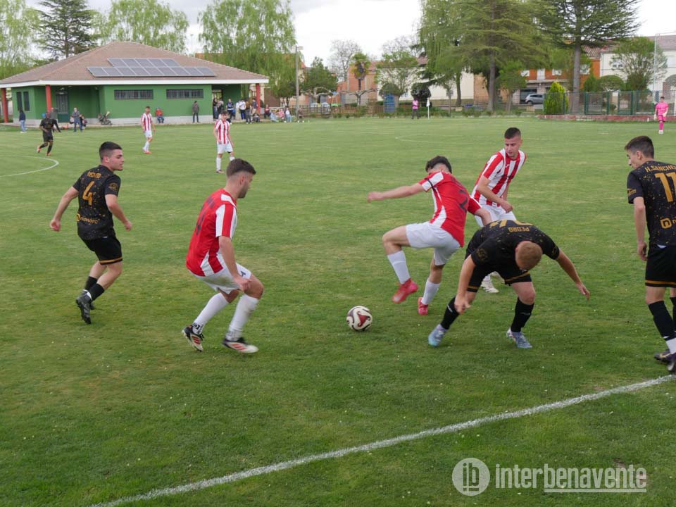 El CD Santa Croya resiste, lucha y recorta distancias, pero el CF Sanabria sentencia