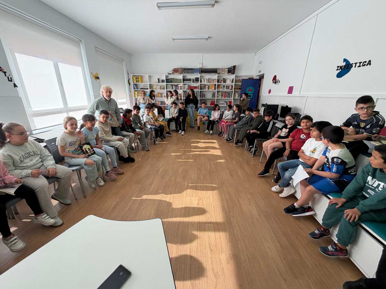 José María Lebrero impulsa la pasión por la lectura en el CEIP Fernando II con Thelma y Tiemblo