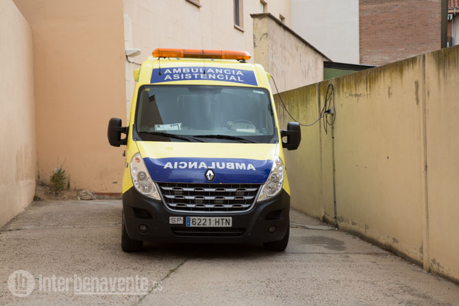 Salida de la vía de un vehículo en Santibañez de Vidriales al cruzarse un animal