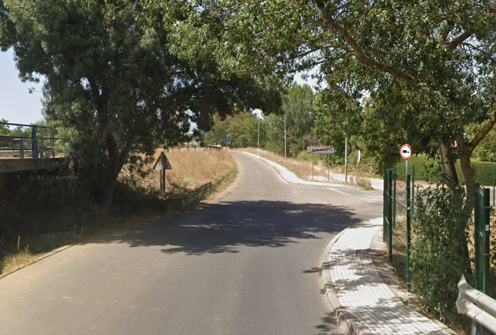 Fallece la mujer de 89 años tras colisionar el coche en el que viajaba contra un muro en la Avenida El Ferial con la salida N-525