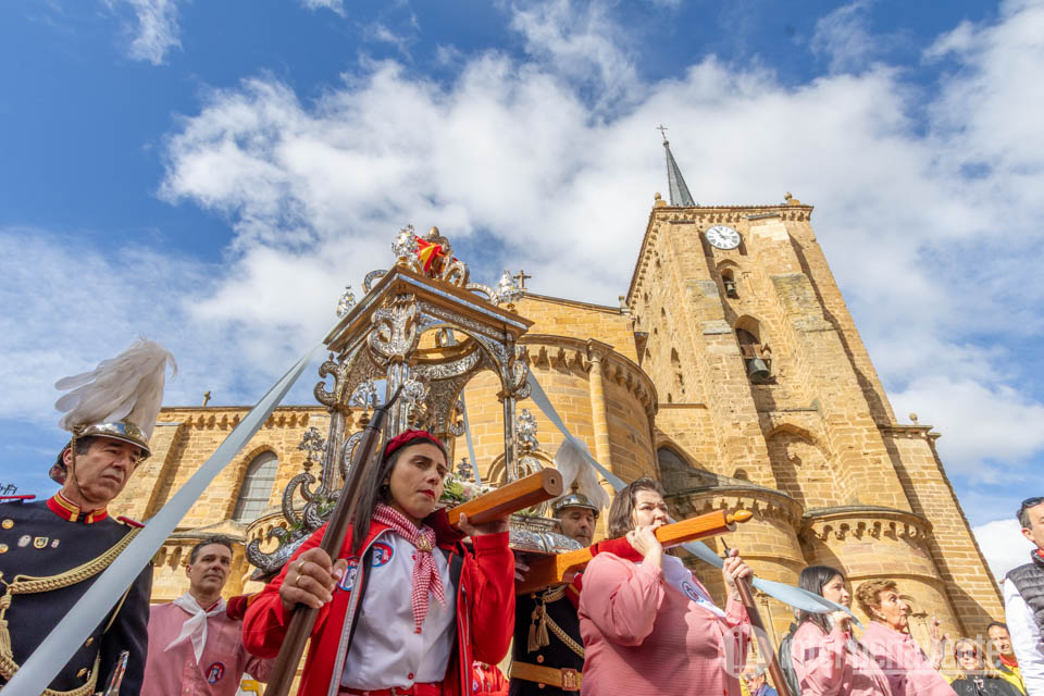 Flores y honores a la patrona  de Benavente, la Virgen de la Vega
