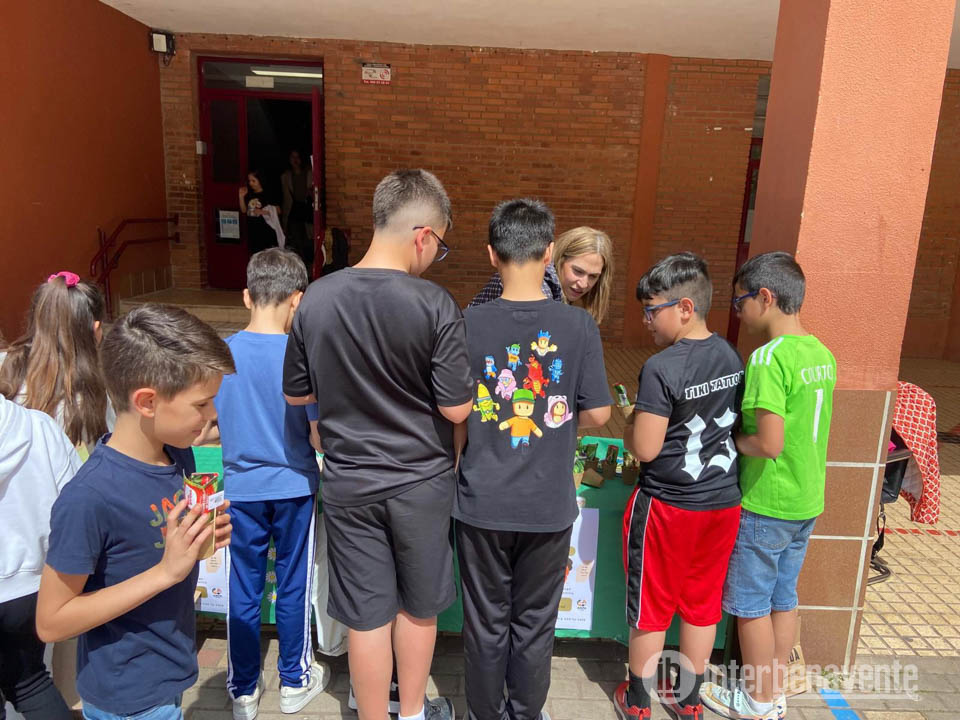 El AMPA Las Eras celebra el Día de la Tierra y del Libro con una masiva participación escolar