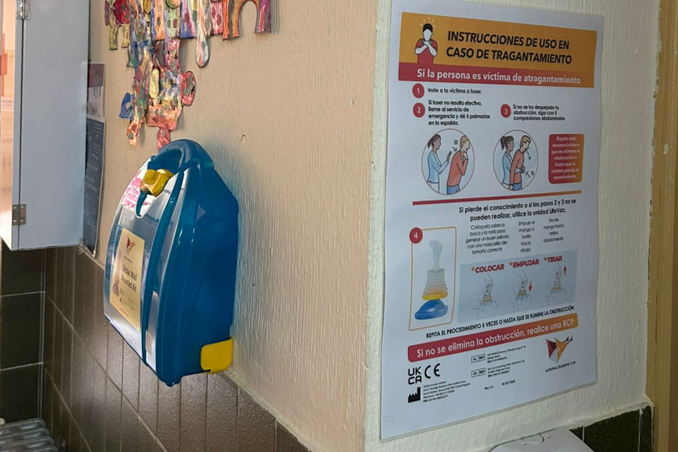 El colegio Las Eras incorpora tres dispositivos antiatragantamiento tras una acción solidaria impulsada por el AMPA