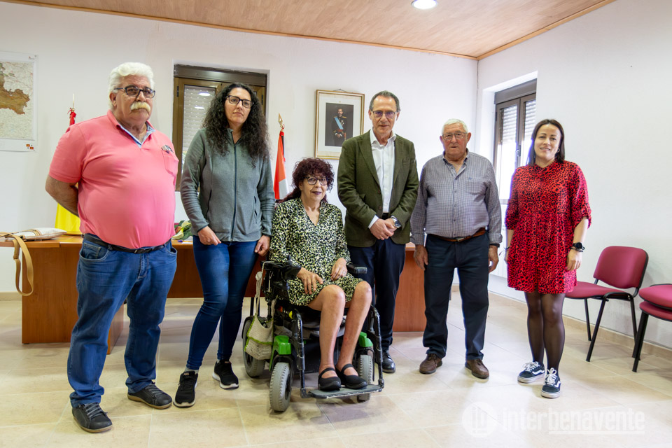 &Aacute;ngel Blanco destaca el legado de Alicia Nefzi en su encuentro con el nuevo alcalde de la Torre del Valle