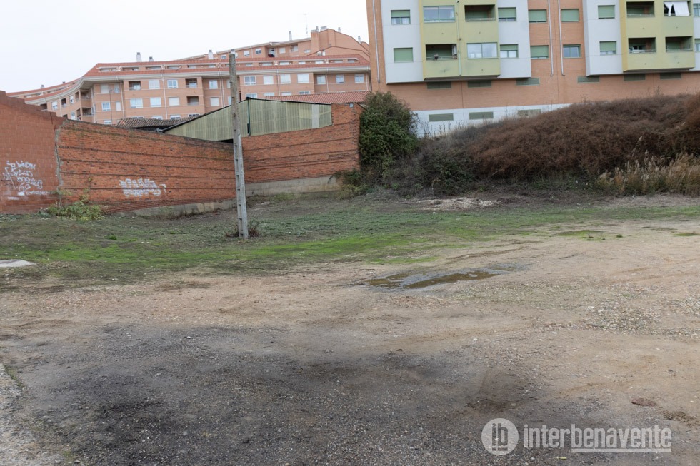 Somacyl formaliza el contrato para la construcci&oacute;n de viviendas p&uacute;blica tras la cesi&oacute;n de los terrenos municipales