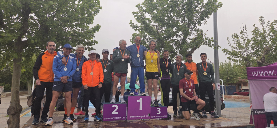 Medalla de plata para los m&aacute;ster &Aacute;ngel Luis Carri&oacute;n y Jos&eacute; Carlos Charro del Atletismo Benavente en el auton&oacute;mico de Milla