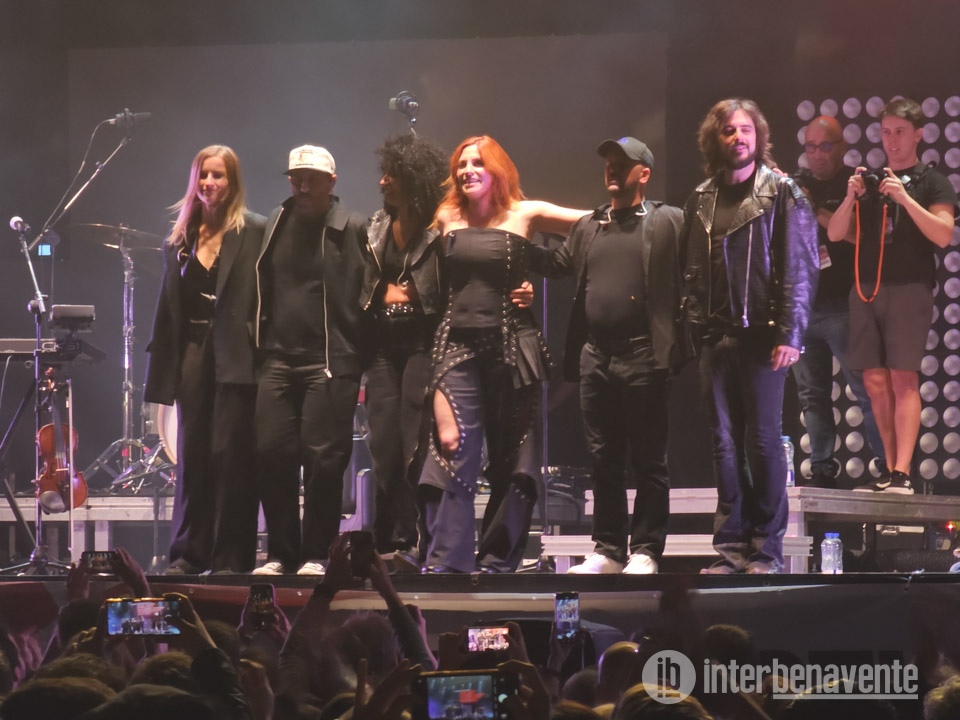 Leire Mart&iacute;nez llena la Plaza Mayor de Zamora en el concierto del D&iacute;a de la Comunidad