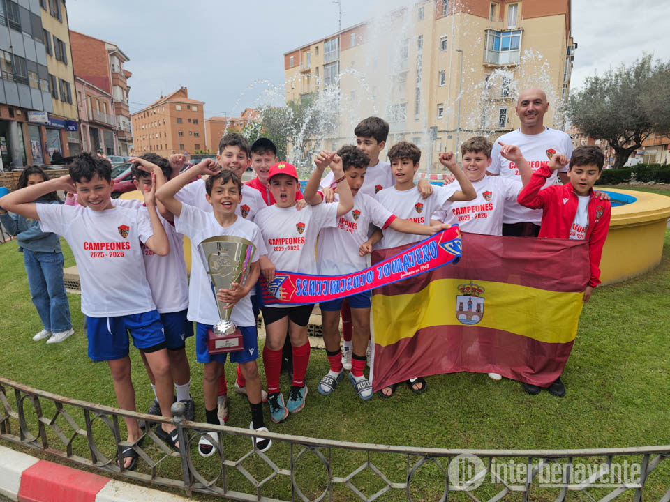 Celebración de los campeones provinciales del CD Benavente