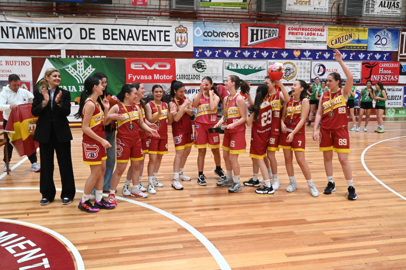 El equipo femenino Junior del Benavente Baloncesto se proclama campeonas provinciales