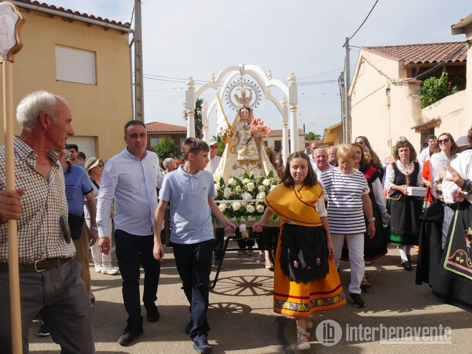 D&iacute;a inolvidable en Abraveses y siete a&ntilde;os de espera para volver a sentir a la Virgen de las Encinas