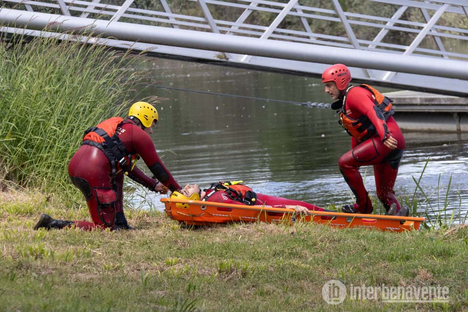 V&Iacute;DEO: Impresionante despliegue de medios para simular emergencias por inundaciones en Benavente y Santa Cristina de la Polvorosa