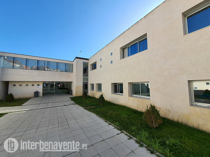 La entrada principal del Hospital de Benavente cerrada del 18 al 22 de mayo por obras de mantenimiento