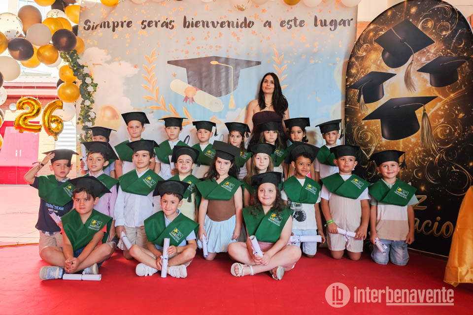 El alumnado de infantil del CEIP El Pinar celebra su graduación