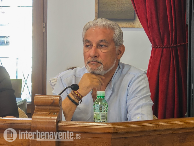 El concejal de IU exige acceso inmediato a las actas de la Comisión de Igualdad y advierte de acciones legales