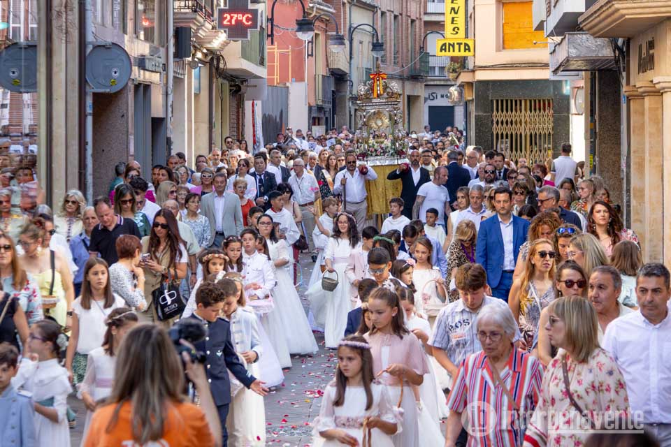 El Corpus Christi pone el broche final a las Fiestas del Toro Enmaromado en Benavente